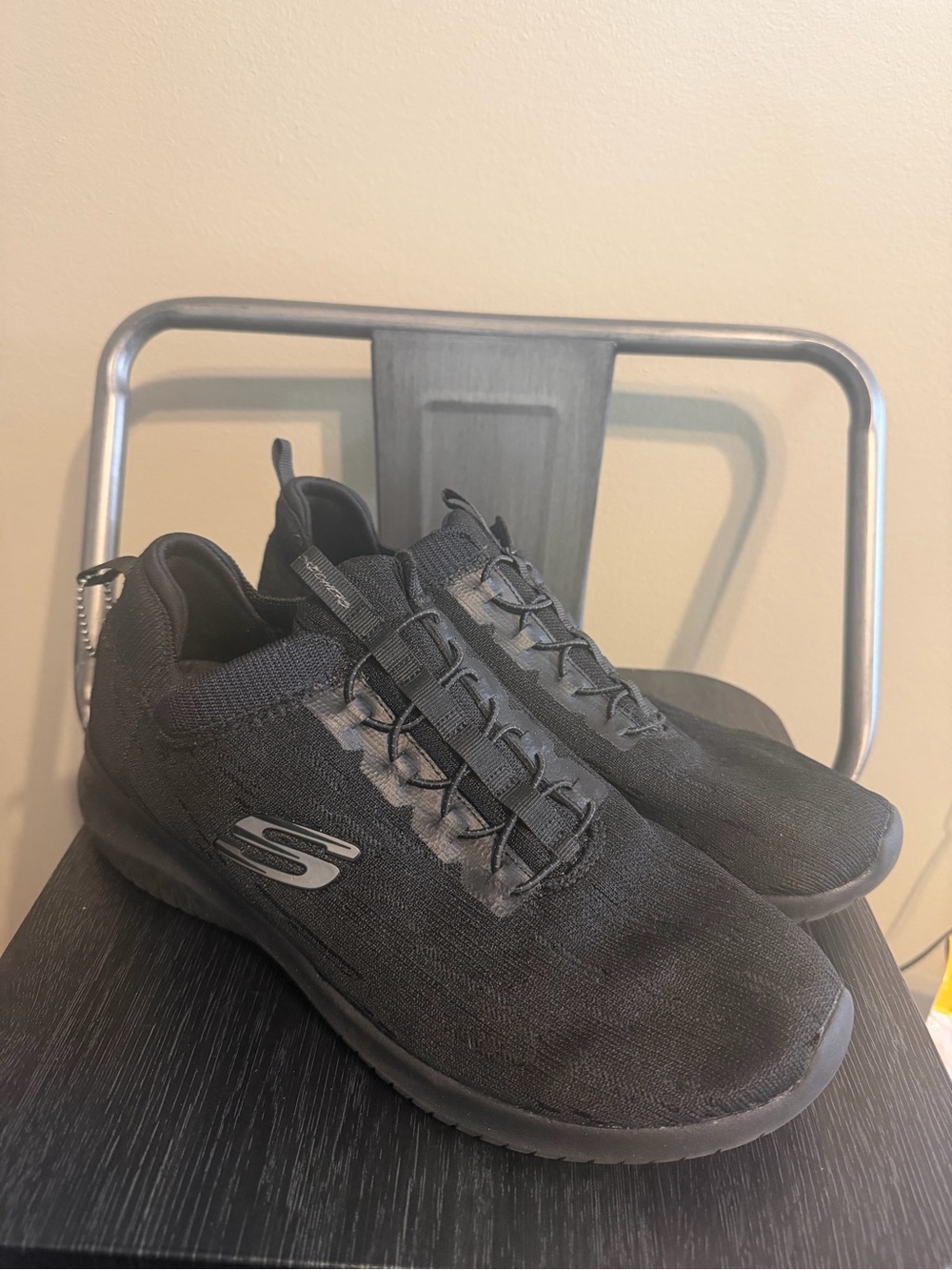 Skechers Black Air Cooled Memory Foam Sneakers Size 11